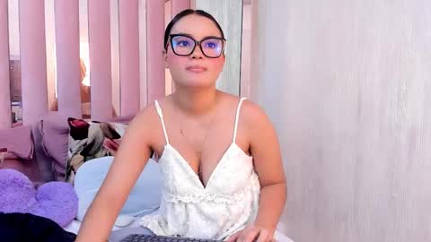 Mia  online show from 11.22.25