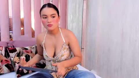 Mia  online show from 11.25.25