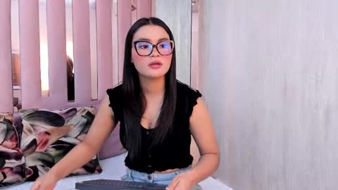 Mia  online show from 11.29.25