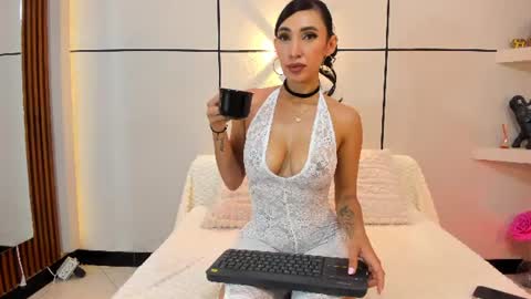 Snapshot of miia_parker_ chatting on 06.10.26 online show from 06.10.26