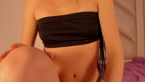 Snapshot of miia_spencer chatting on 06.11.26 Mia online show from 06.11.26