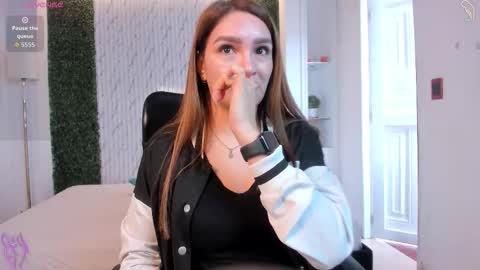 Miia 3 online show from 11.20.25