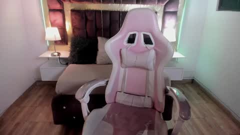 Snapshot of miia_thompson_1 chatting on 01.03.25 M I I A online show from 01.03.25