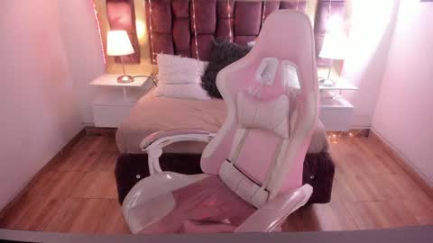 Snapshot of miia_thompson_1 chatting on 01.27.25 M I I A online show from 01.27.25