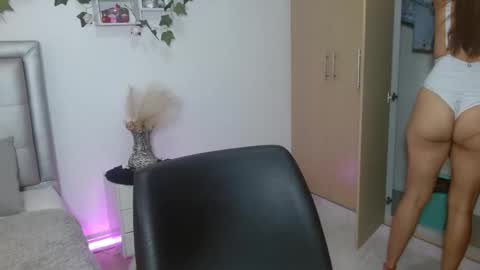 miiaa_k online show from 04.18.26