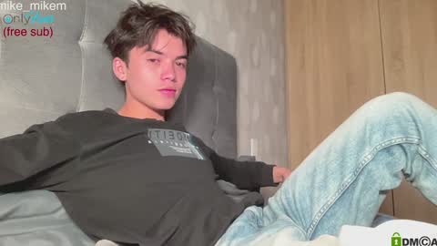 Snapshot of miikemmm_ chatting on 01.01.25 Watch me fucking in NEW ACCOUNT LOLA online show from 01.01.25