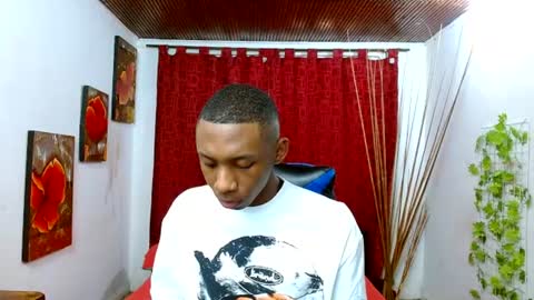 Snapshot of miilo18 chatting on 05.19.26 milo online show from 05.19.26