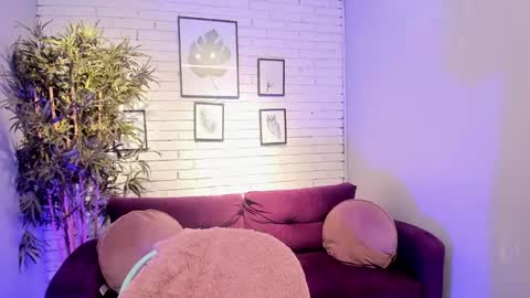 Snapshot of miilu__1 chatting on 02.22.25 miilu online show from 02.22.25