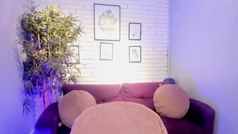 Snapshot of miilu__1 chatting on 02.23.25 miilu online show from 02.23.25