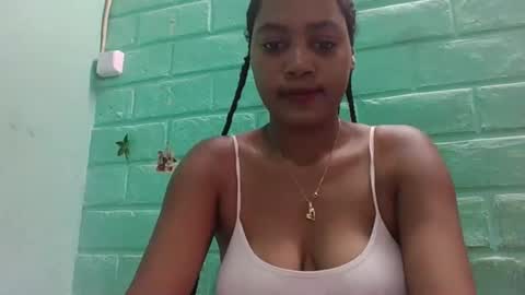 Snapshot of miinah chatting on 03.29.26 miinah online show from 03.29.26