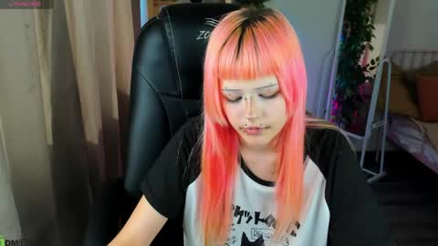 Snapshot of mika_vatashi chatting on 04.26.26 Mika online show from 04.26.26