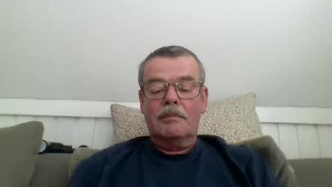 Snapshot of mikael42 chatting on 04.21.26 mikael42 online show from 04.21.26