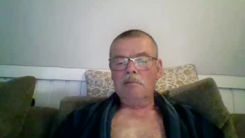 Snapshot of mikael42 chatting on 05.19.26 mikael42 online show from 05.19.26