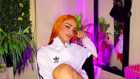 Snapshot of mikaelarangel chatting on 10.07.25 mikaelarangel online show from 10.07.25