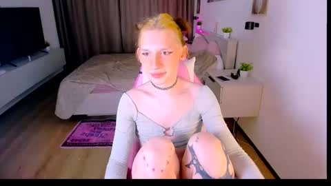 Snapshot of mikaella_nicole chatting on 06.18.26 mikaella_nicole online show from 06.18.26