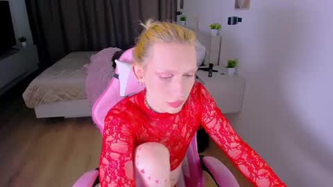 Snapshot of mikaella_nicole chatting on 07.06.26 mikaella_nicole online show from 07.06.26