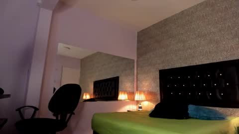 Snapshot of mike2_wills chatting on 01.08.25 Mike2 wills online show from 01.08.25