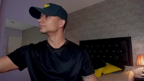 Snapshot of mike2_wills chatting on 01.23.25 Mike2 wills online show from 01.23.25