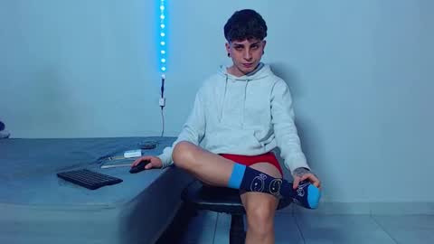 Mike IMDEPENDIENT MODEL online show from 11.03.25