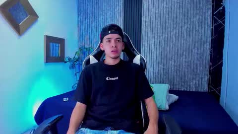 Snapshot of mike_0233 chatting on 10.28.25 Mike 0233 online show from 10.28.25