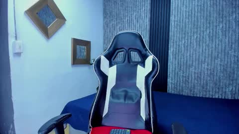 Snapshot of mike_0233 chatting on 10.29.25 Mike 0233 online show from 10.29.25