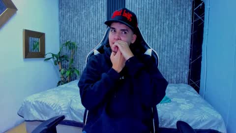 Snapshot of mike_0233 chatting on 11.16.25 Mike 0233 online show from 11.16.25