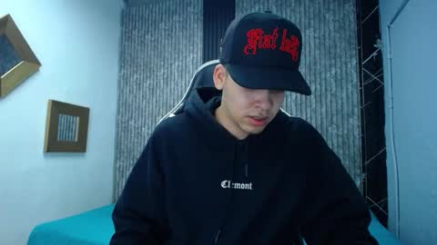 Snapshot of mike_0233 chatting on 11.21.25 Mike 0233 online show from 11.21.25