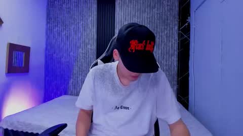 Snapshot of mike_0233 chatting on 11.25.25 Mike 0233 online show from 11.25.25