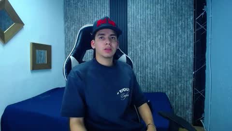 Snapshot of mike_0233 chatting on 11.28.25 Mike 0233 online show from 11.28.25