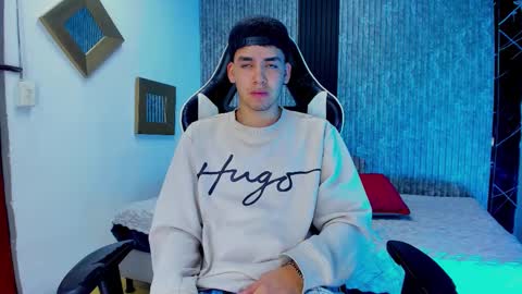 Snapshot of mike_0233 chatting on 12.05.25 Mike 0233 online show from 12.05.25