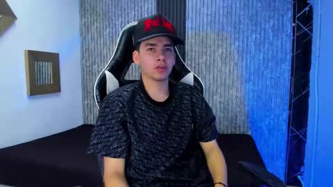 Snapshot of mike_0233 chatting on 12.16.25 Mike 0233 online show from 12.16.25