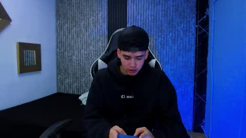 Snapshot of mike_0233 chatting on 12.17.25 Mike 0233 online show from 12.17.25