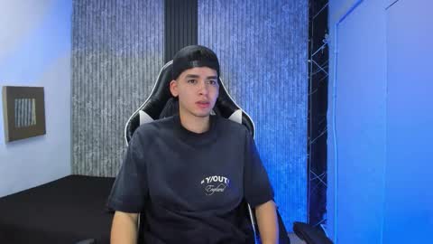 Snapshot of mike_0233 chatting on 12.20.25 Mike 0233 online show from 12.20.25