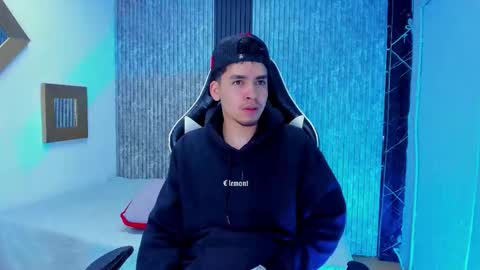 Snapshot of mike_0233 chatting on 01.06.26 Mike 0233 online show from 01.06.26