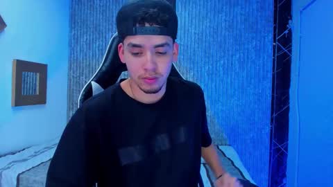 Snapshot of mike_0233 chatting on 01.08.26 Mike 0233 online show from 01.08.26