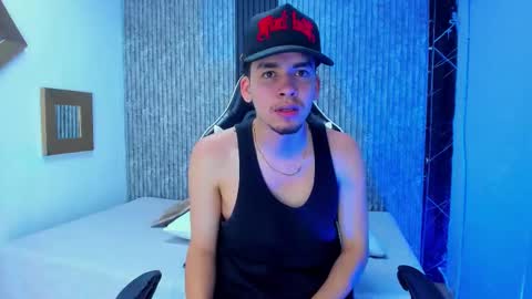 Snapshot of mike_0233 chatting on 01.10.26 Mike 0233 online show from 01.10.26