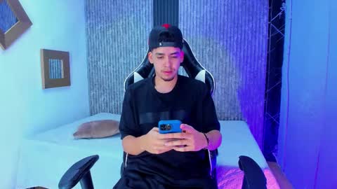 Snapshot of mike_0233 chatting on 01.11.26 Mike 0233 online show from 01.11.26