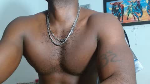 Snapshot of mike_kingcum chatting on 01.25.25 mike online show from 01.25.25