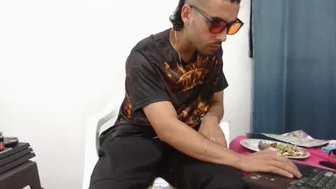 mike_leonrey22 online show from 11.28.25