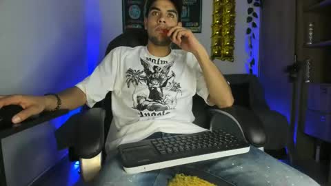 Snapshot of mikee_scooth chatting on 01.06.25 mikee_scooth online show from 01.06.25