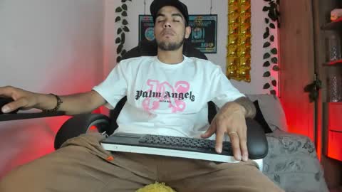 Snapshot of mikee_scooth chatting on 01.12.25 mikee_scooth online show from 01.12.25