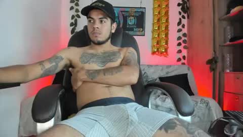 Snapshot of mikee_scooth chatting on 01.21.25 mikee_scooth online show from 01.21.25