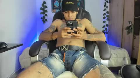 Snapshot of mikee_scooth chatting on 02.17.25 mikee_scooth online show from 02.17.25