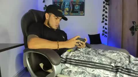 Snapshot of mikee_scooth chatting on 03.09.25 mikee_scooth online show from 03.09.25