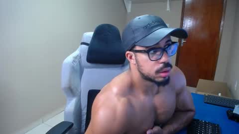 Snapshot of mikehotk chatting on 12.12.24 mikehotk online show from 12.12.24