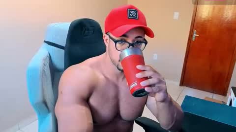 Snapshot of mikehotk chatting on 09.30.25 mikehotk online show from 09.30.25