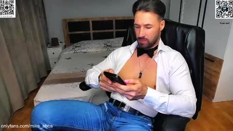 Snapshot of mikestrip chatting on 04.24.26 Mike online show from 04.24.26