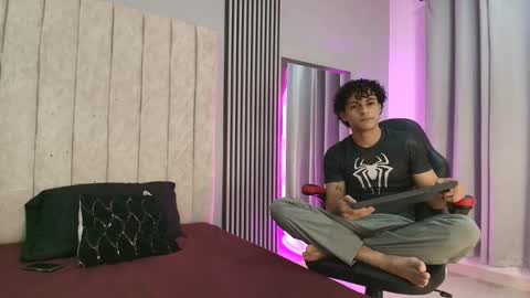 Snapshot of mikey_banji chatting on 09.10.25 mikey_banji online show from 09.10.25