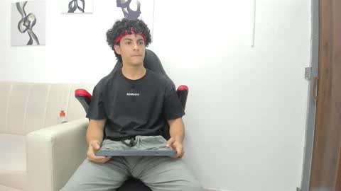 Snapshot of mikey_banji chatting on 09.19.25 mikey_banji online show from 09.19.25