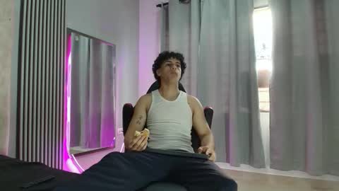 Snapshot of mikey_banji chatting on 10.07.25 mikey_banji online show from 10.07.25